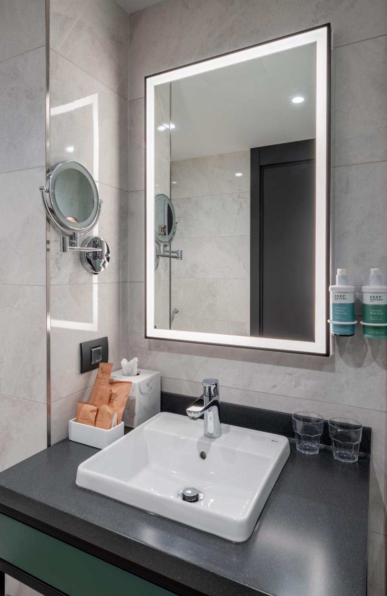 Novotel Tbilisi Center Eksteriør billede